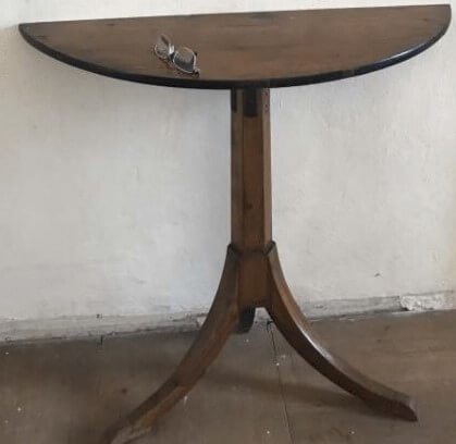 Interessantes Dekorationsstück – Tisch