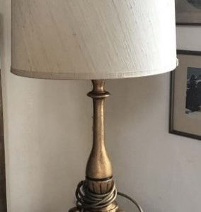 Interessantes Dekorationsstück – Lampe - stiltypisch