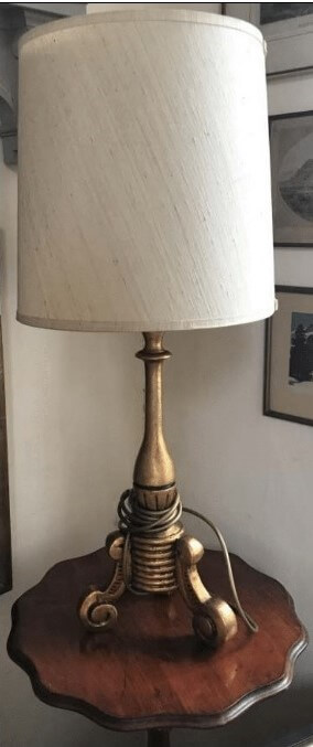 Interessantes Dekorationsstück – Lampe - stiltypisch